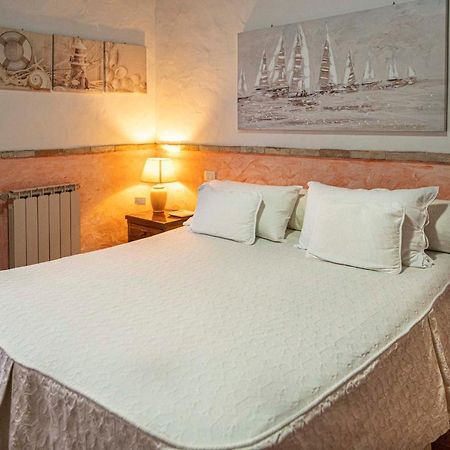 Sa Domu Sarda Suites - Bed & Breakfast Porto Columbu - Perd'E Sali Eksteriør billede
