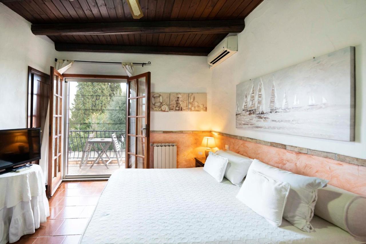 Sa Domu Sarda Suites - Bed & Breakfast Porto Columbu - Perd'E Sali Eksteriør billede