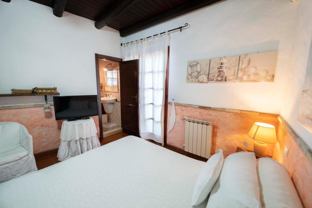 Sa Domu Sarda Suites - Bed & Breakfast Porto Columbu - Perd'E Sali Eksteriør billede