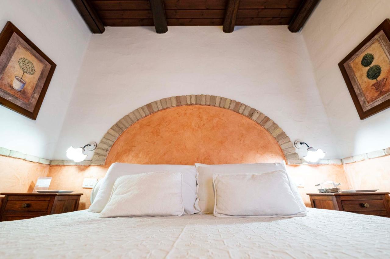 Sa Domu Sarda Suites - Bed & Breakfast Porto Columbu - Perd'E Sali Eksteriør billede