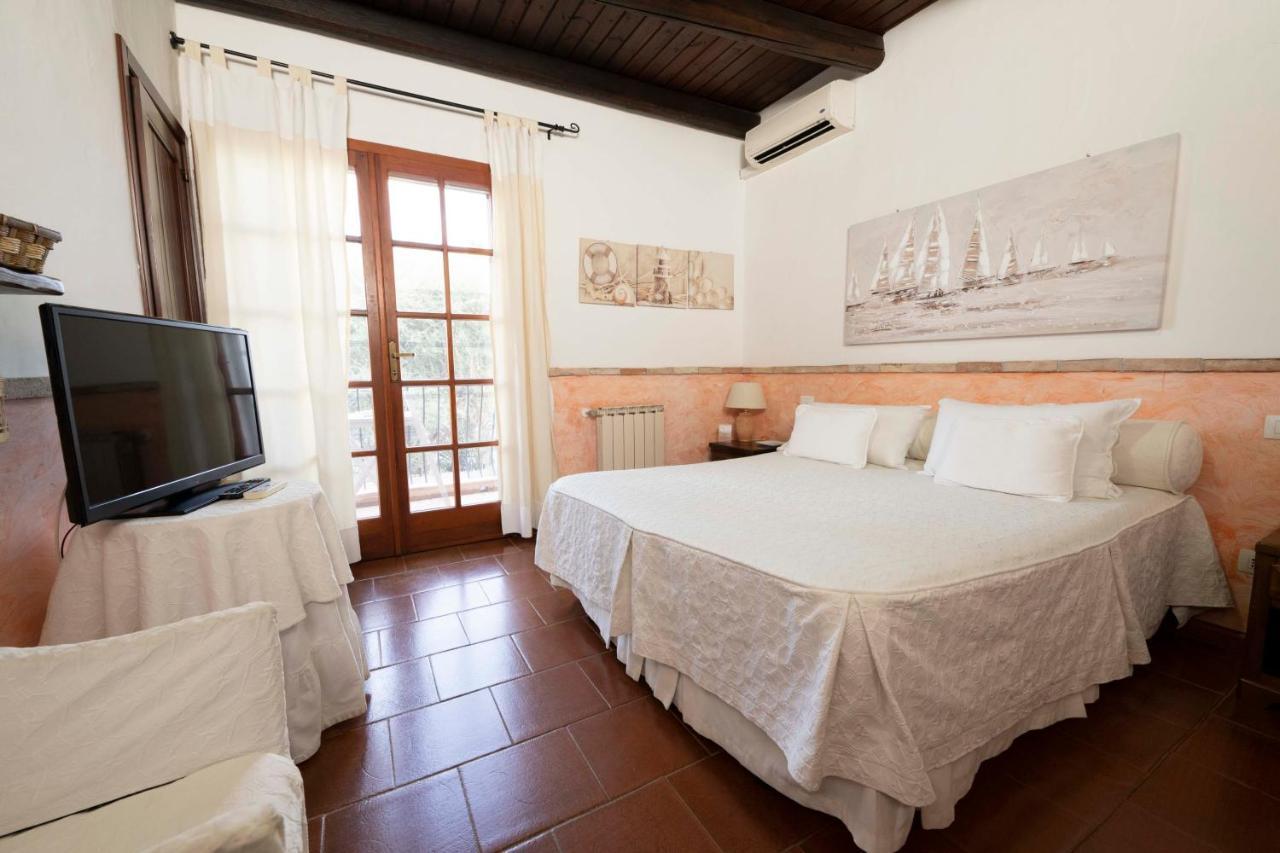 Sa Domu Sarda Suites - Bed & Breakfast Porto Columbu - Perd'E Sali Eksteriør billede